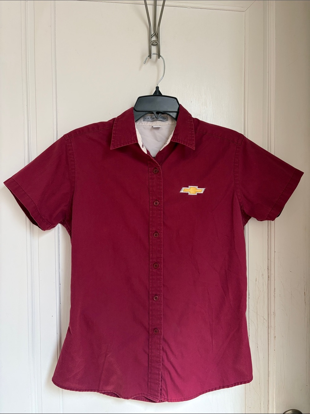 Women's Short-Sleeve Embroidered Chevrolet logo Button-Up Shirt in Burgundy